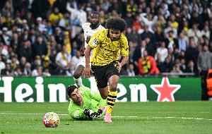 阿德耶米：一直很爱多特，若能为多特永远效力我不会后悔