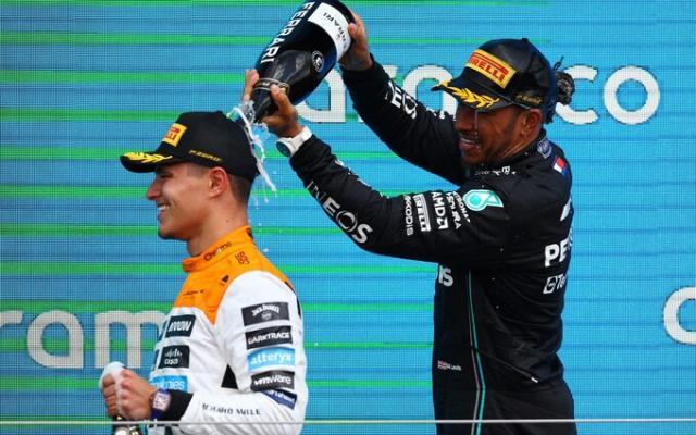 福利彩票开奖结果-两代英国车手登银石领奖台 汉密尔顿赞迈凯伦赛车